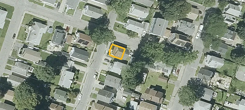 Maintained Duplex with Garage