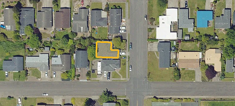 Remodeled Duplex with Basement Unit