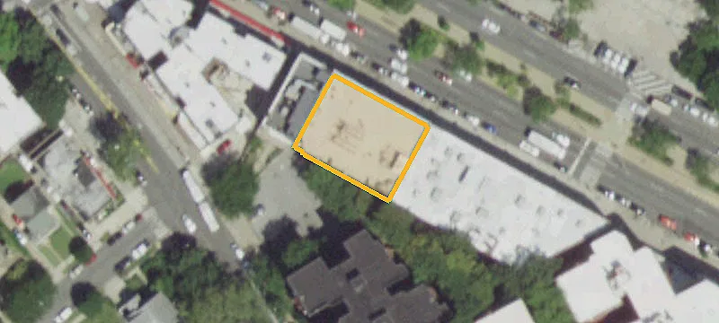 Mixed-Use Property Near Courts