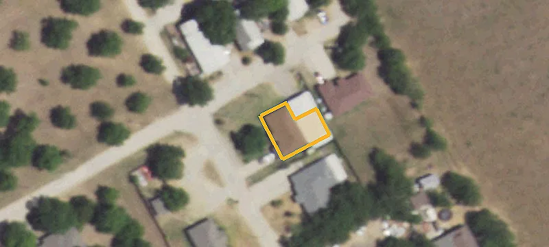 Mixed-Use Property With Shop Space