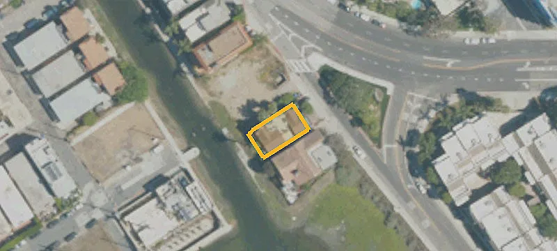 Canal-Front Duplex with Rooftop Deck