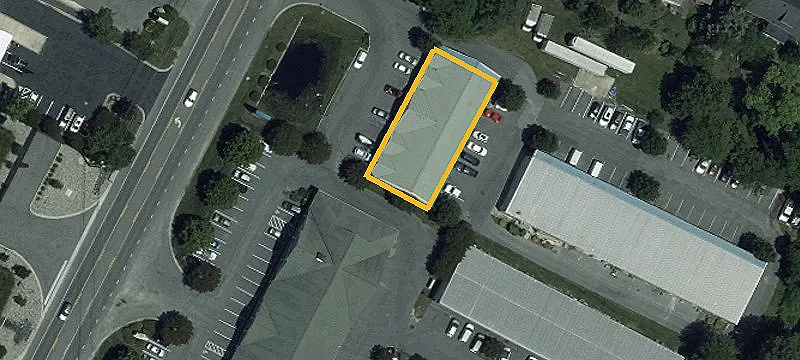 Warehouse Unit With Garage Door