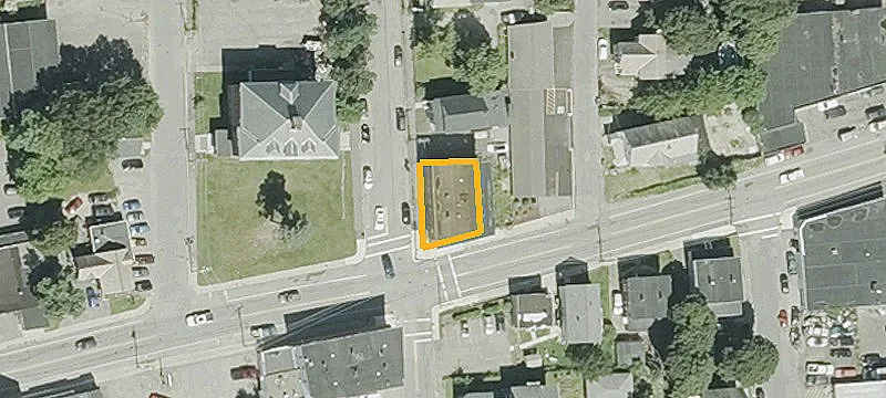Corner Storefront With Private Bathroom