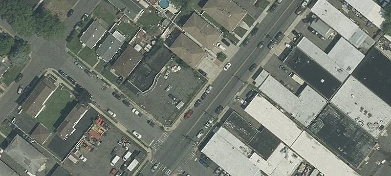 Corner Auto Shop with Garages