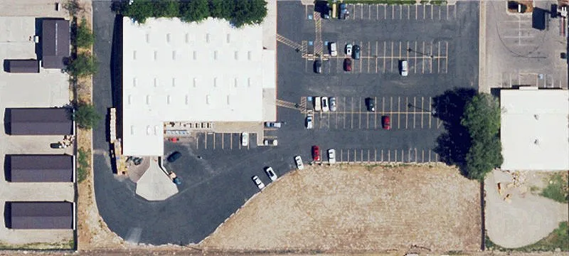 Single-Tenant Grocery Retail Building