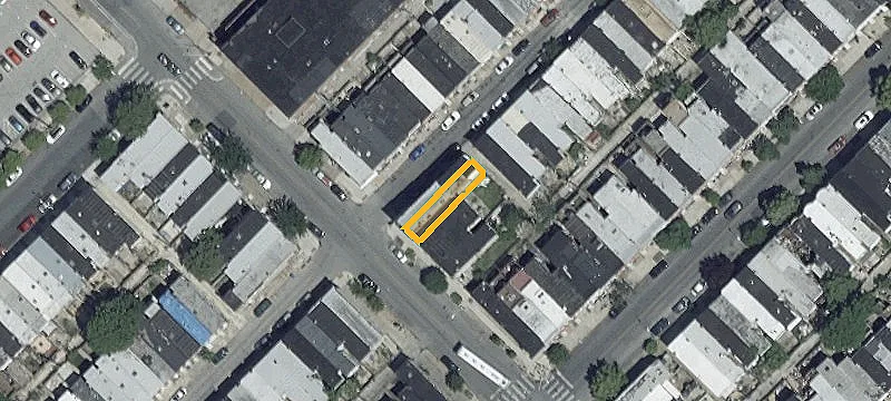 End-Unit Triplex with Rooftop Deck