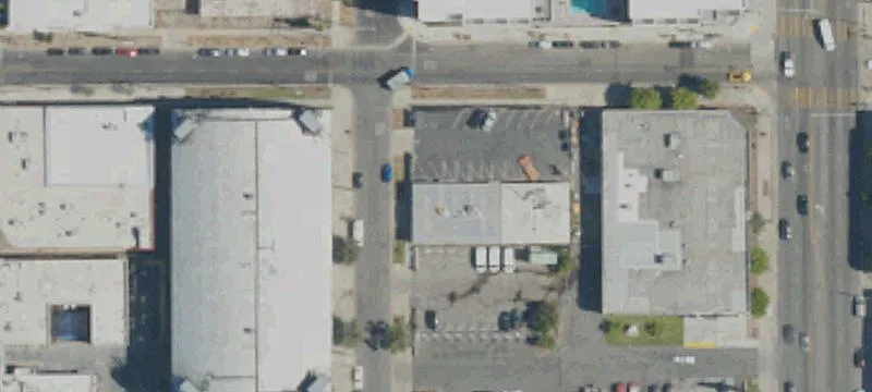 Column-Free Warehouse with Roll-Up Doors