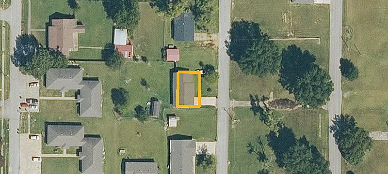 Automotive Property With Upstairs Apartment