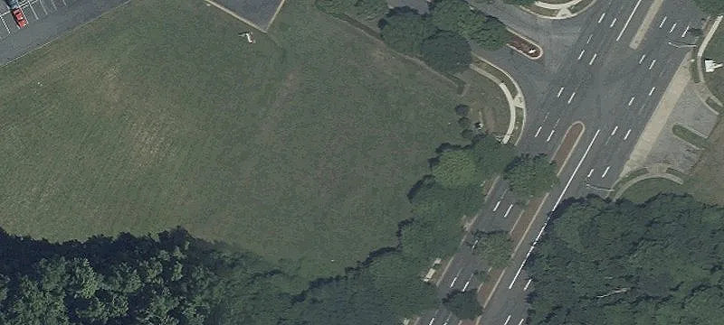 Commercial Land in Restaurant Park