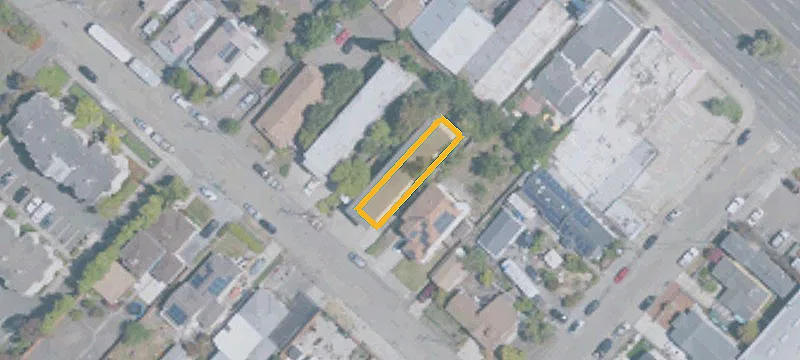 Triplex Near Downtown