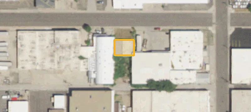 Small-Bay Flex Space with Yard