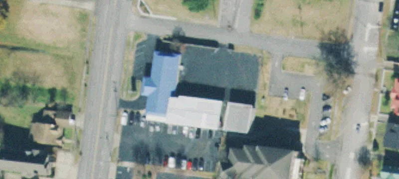 Mixed-Use Property With Apartment