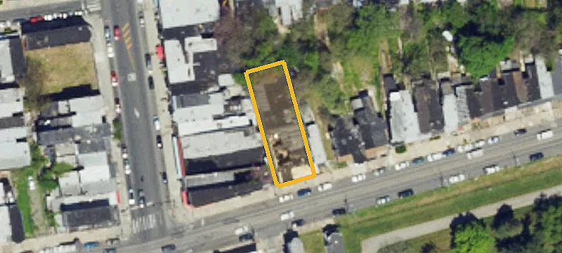 Open-Plan Mixed-Use Building