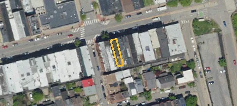 Three-Bay Retail Space