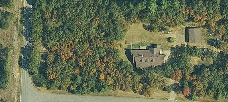 6-Unit Apartment Building