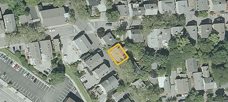 Four-Unit Building With Bonus Space