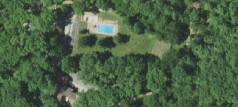 Multi-Home Farm With Pond