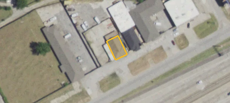 Renovated Flex Space with Gated Yard