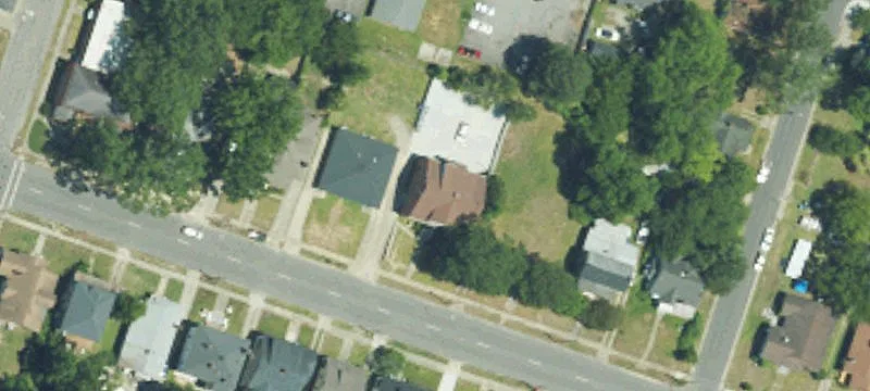 6-Unit Apartment Building