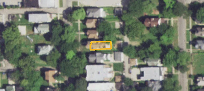 Triplex with Oversized Lot