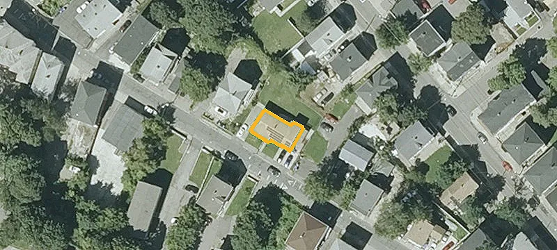 Five-Bedroom Duplex with Walkout Unit