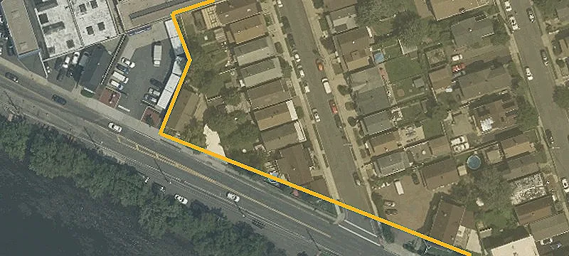 Duplex with Separate Utilities