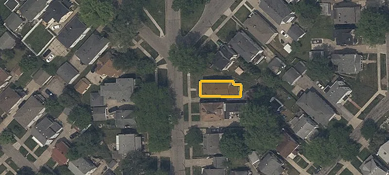 Maintained Duplex with Enclosed Patio