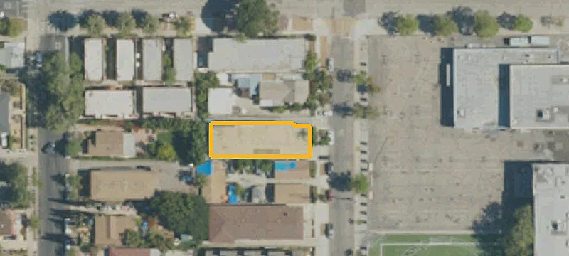 8-Unit Apartment Building with Laundry