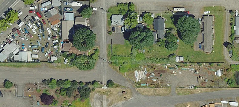 Fenced-Yard Commercial Kitchen