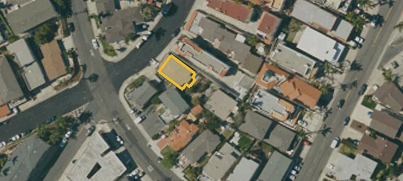 Triplex With Detached Rear Residence