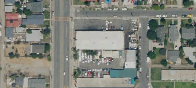 Four-Unit Auto Shop Building