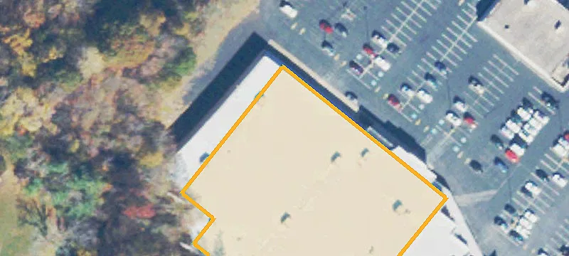 Open-Plan Shopping Center Space