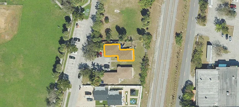 Six-Bedroom Duplex with Backyard