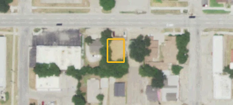 Storefront Property with Four Entrances