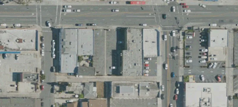 Open-Plan Shopping Center Space
