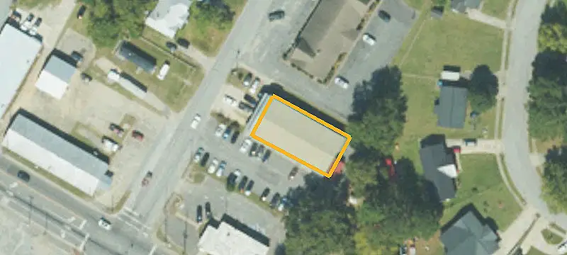 Mixed-Use Building with Open Layout
