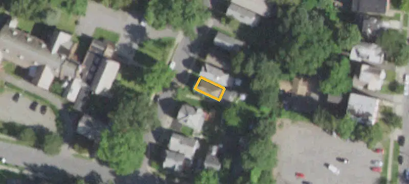 Renovated Duplex With Shared Yard