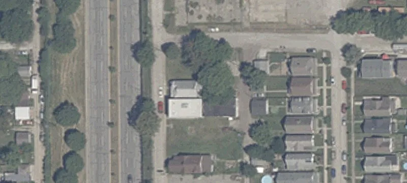 Mixed-Use Building with Apartment
