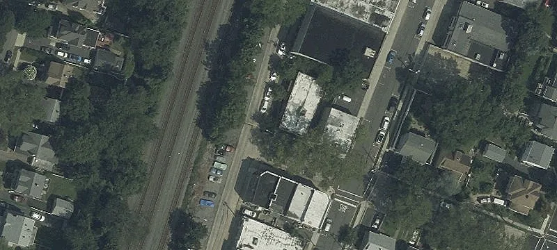 Warehouse With Private Parking