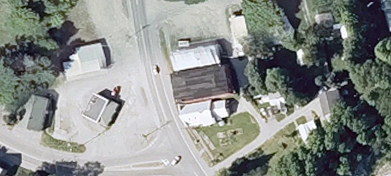 Mixed-Use Building with Apartment Potential