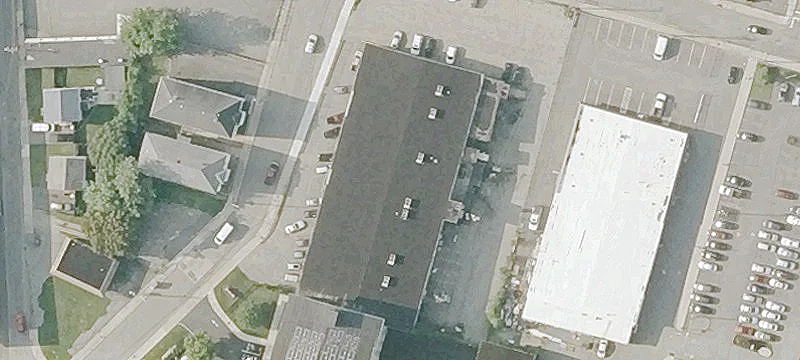 Two-Level Multi-Tenant Shopping Center