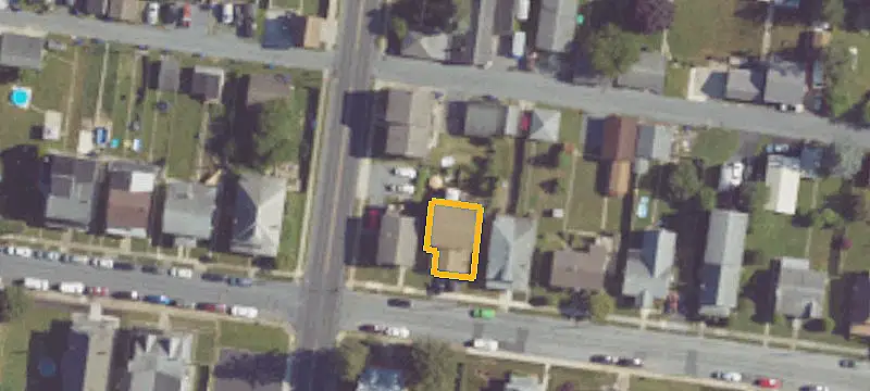 6-Unit Apartment Building