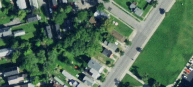 Four-Bedroom Duplex with Yard