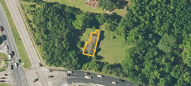 Signalized-Access Commercial Land
