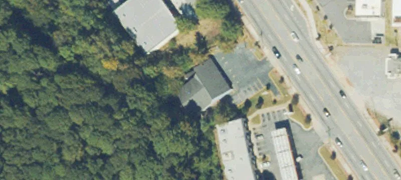 Freestanding Tire Retail Auto Shop