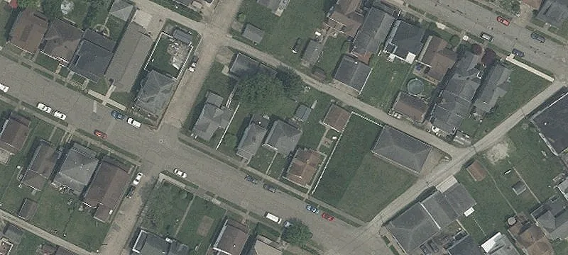 Mixed-Use Building with Apartment