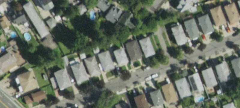 Detached 5-over-5 Apartment Building