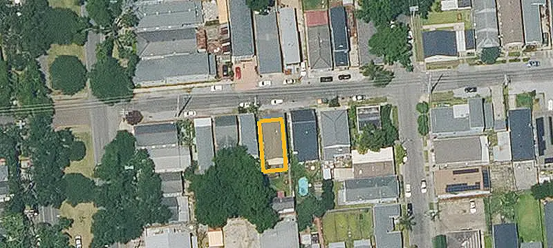 6-Unit Apartment Property with Backyard