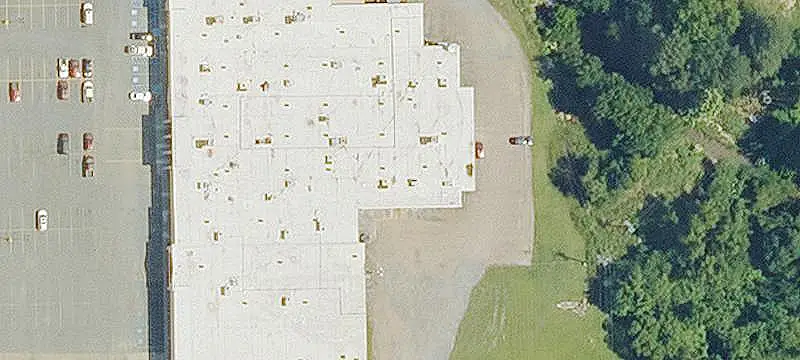 Open-Plan Mall Retail Space