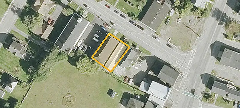 Open-Plan Storefront Space